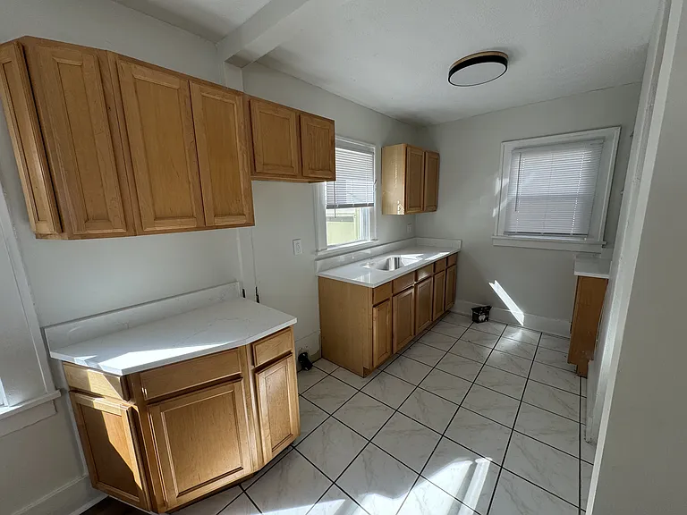609 Harwood Ct — Photo 3