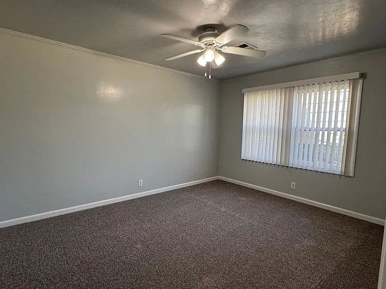 3205 N Commerce St — Photo 16