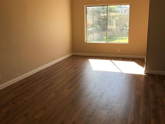 2nd image of 157 S Gardenia St #House