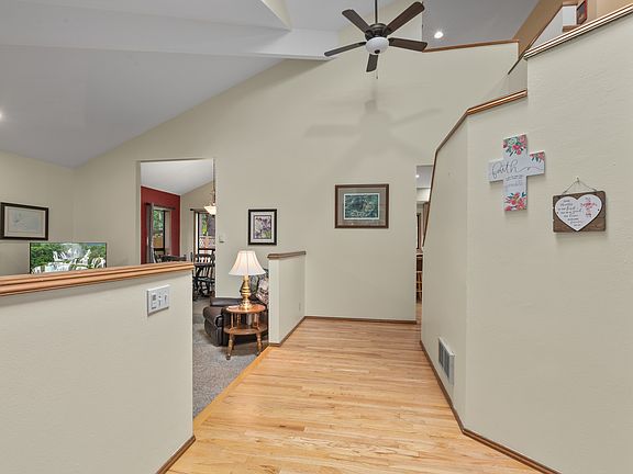 3rd image of 31625 NE 106th St