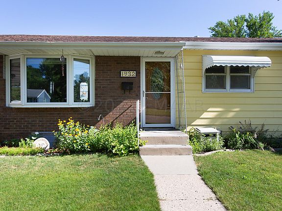 3rd image of 1932 8th Ave N