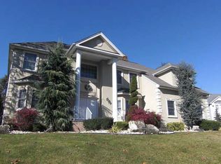 3 Deri Ct, Edison, NJ 08820