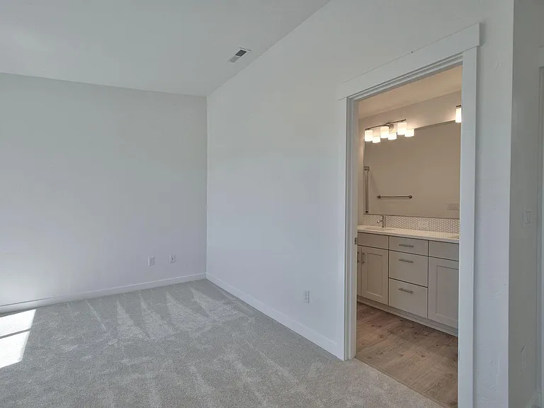 5617 SE Logan Ln — Photo 26