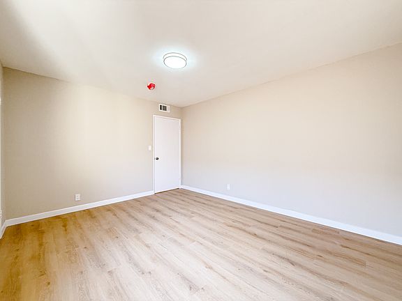 3rd image of 1035 N Hayworth Ave #203A