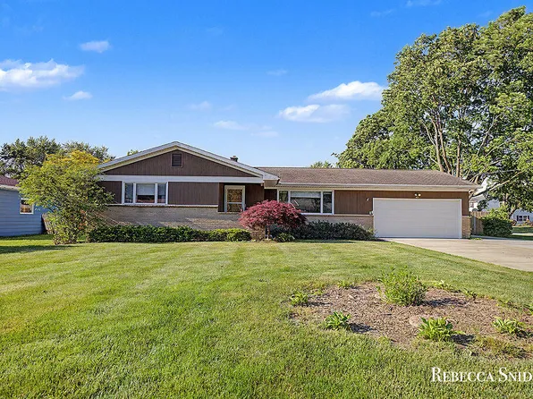 424 Andover St SE, Kentwood, MI 49548