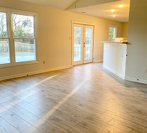 5th image of 8712 Shoreham Blvd