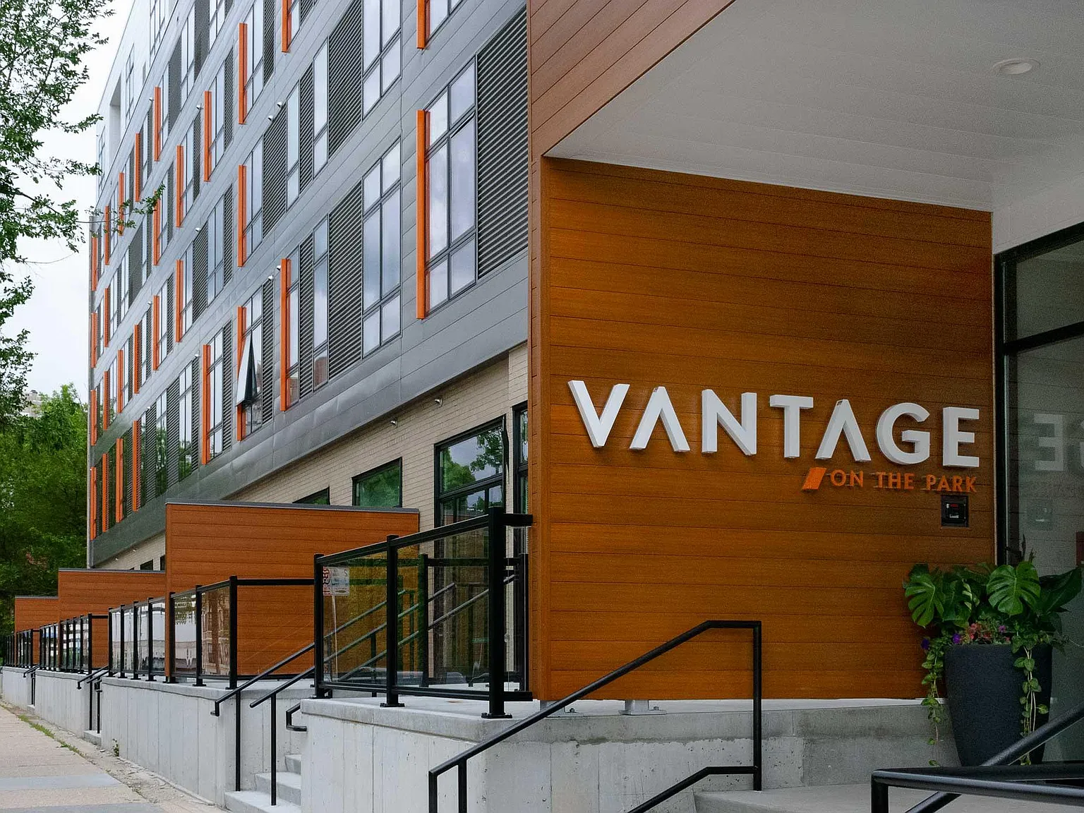 Vantage on the Park — Photo 1