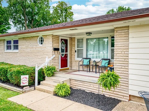 112 W Elliott St, Paris, IL 61944