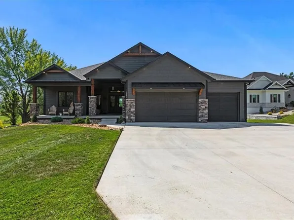 1504 Country Club Dr, Pleasant Hill, MO 64080