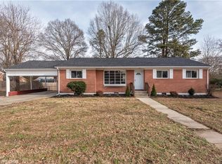 113 Homestead Dr, Colonial Heights, VA 23834