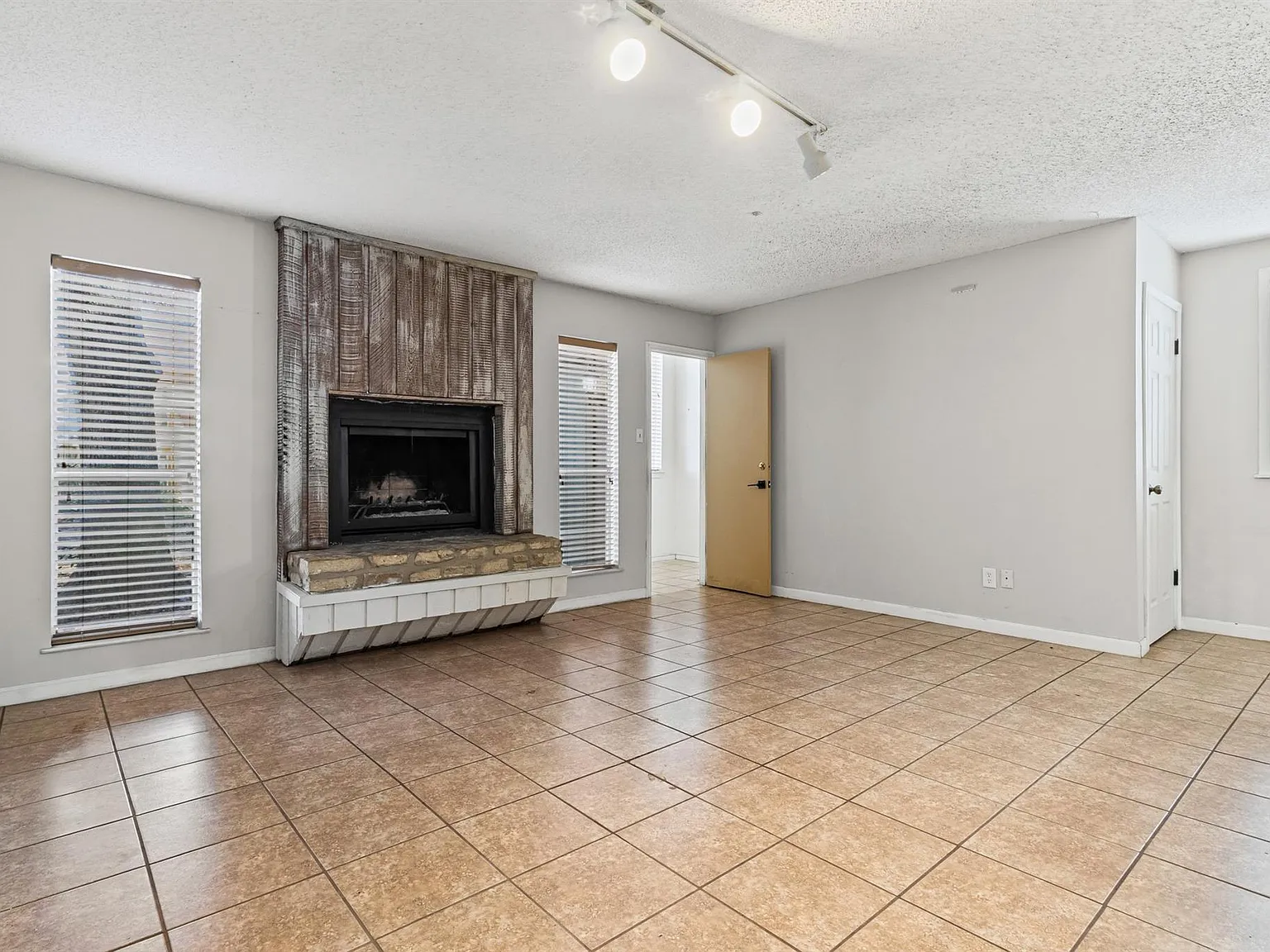 3 bed, 3.0 bath, 1510 sqft, $1,750 — Photo 4
