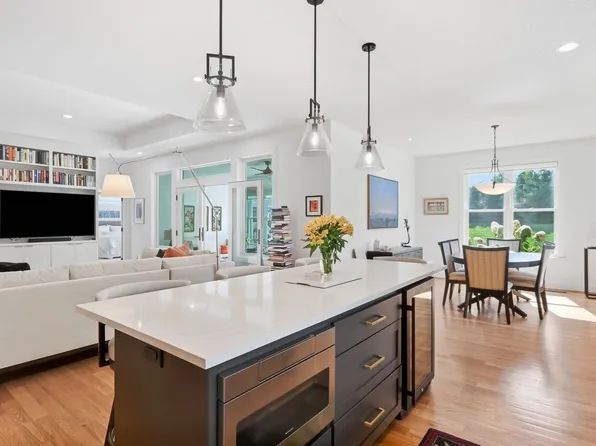 16 Ribbon Grass Ln #16, East Longmeadow, MA 01028