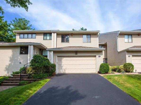 17 Chestnut Lane #17, Woodbury, NY 11797