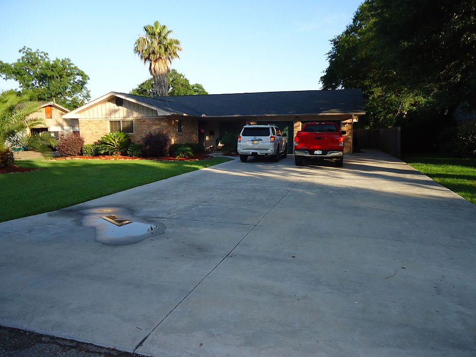 front,three car driveway