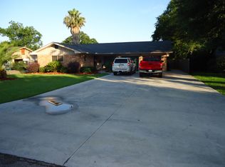 6311 Garner St, Groves, TX 77619