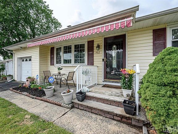 2nd image of 1462 Cedarwood Dr