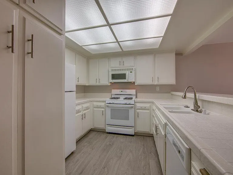 2001 Wheelwright Ln — Photo 5