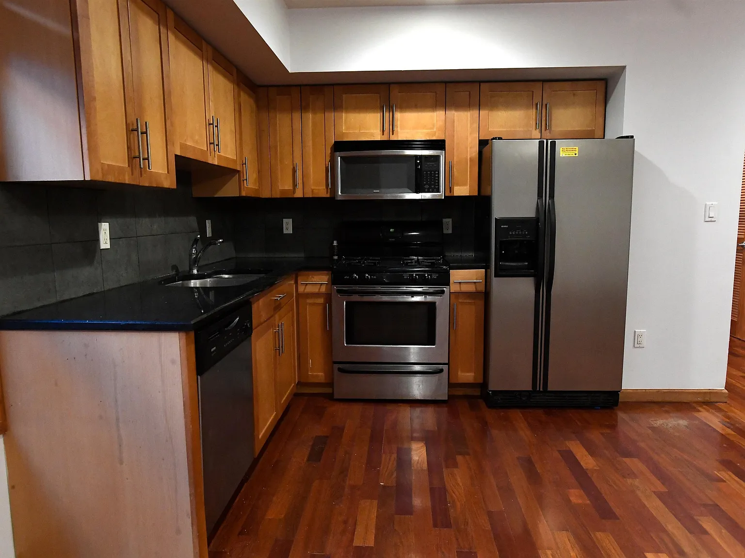1 bed, 1.0 bath, 700 sqft, $2,100 — Photo 2