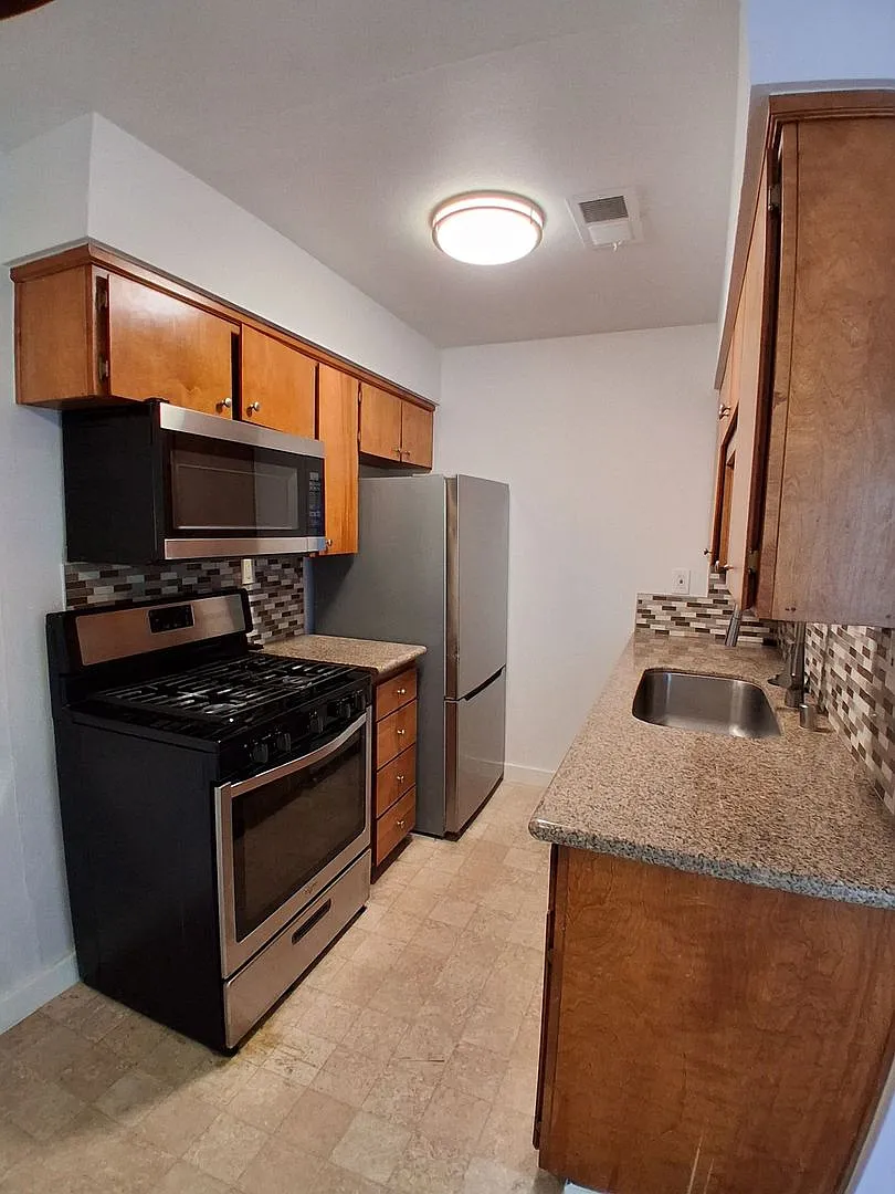 Move-In Special: Half Off The 1st Month's Rent Beautifully Updated 2 Bedroom, 1 Bathroom Condo! — Photo 2