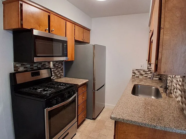 1190 S Winery Ave #222 — Photo 5
