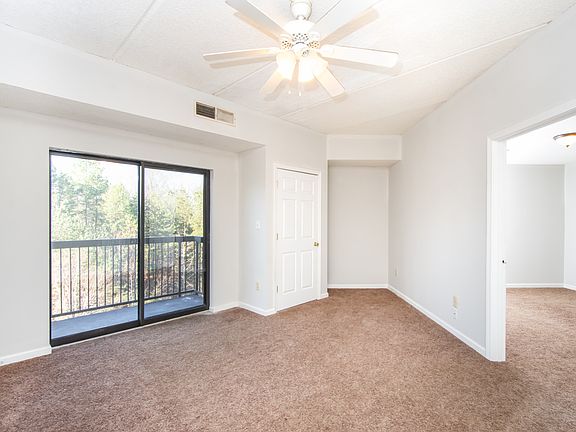 3rd image of 211 Heritage Blvd #1