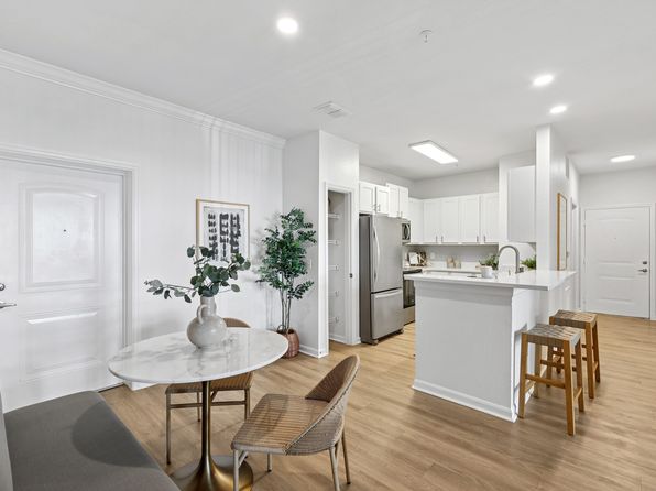 525 Loyola Cir #3-03311