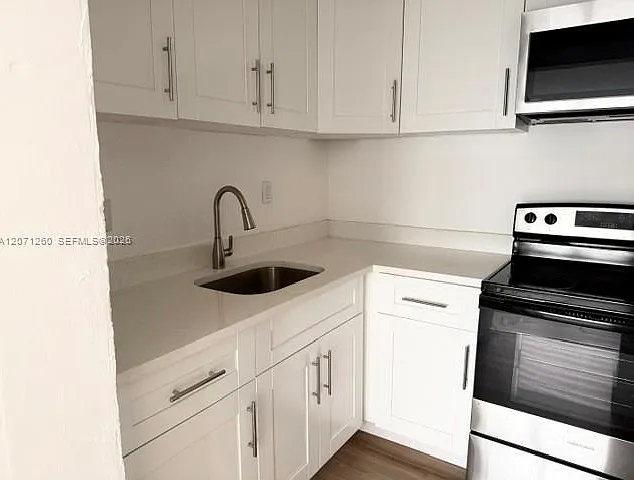 401 SE 10th St #REAR — Photo 1