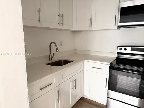 401 SE 10th St #REAR Photo 1