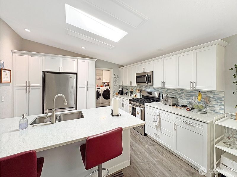 5th image of 4332 Lakeview Court