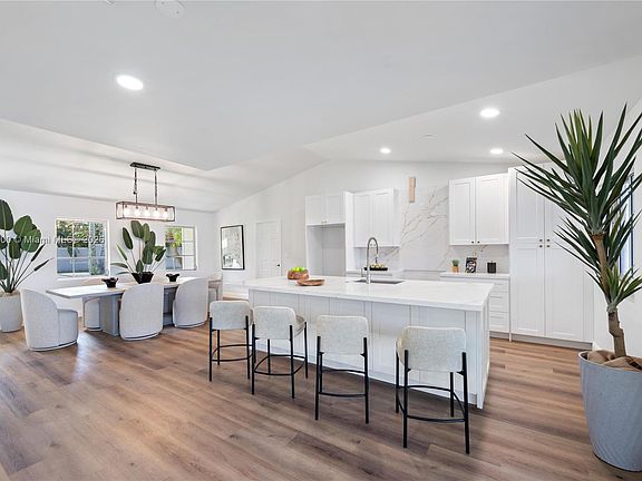 5th image of 10013 SW 57th Ct