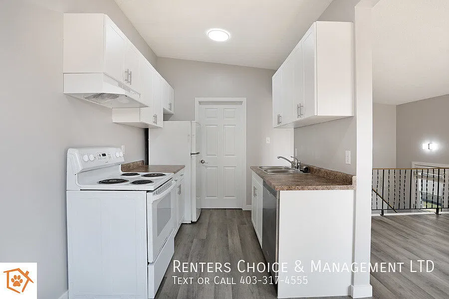 Completely Renovated, Pet Friendly, Brooks Townhouse, Bonus Incentive — Photo 4