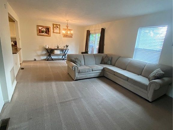 3rd image of 1476 Yorktown Dr