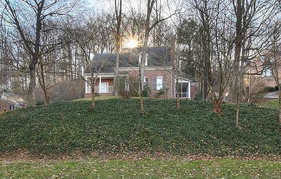 2nd image of 221 Shadowood Dr