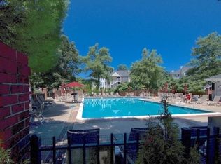 152 Darwin Ln, North Brunswick, NJ 08902