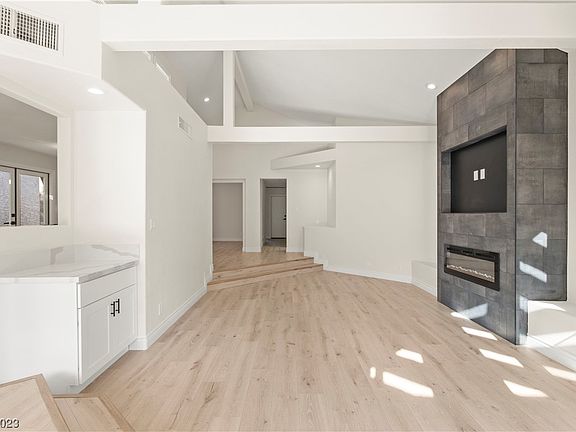 4th image of 5062 Southern Hills Ln