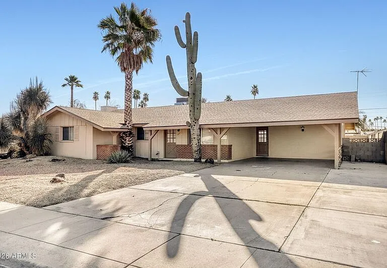 921 E Campus Dr — Photo 1