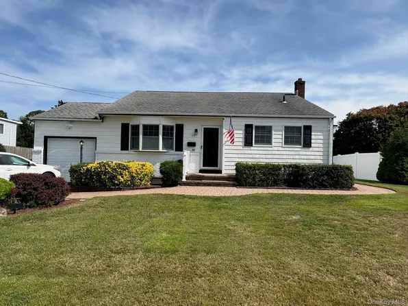 165 Edgewater Avenue, Bayport, NY 11705