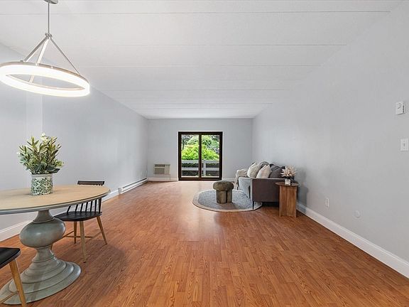 5th image of 65 Commons Dr Unit 210