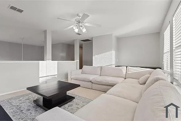 1435 Sleepy Hollow Dr — Photo 9