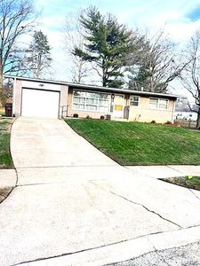 9746 Newton Dr, Saint Louis, MO, 63136