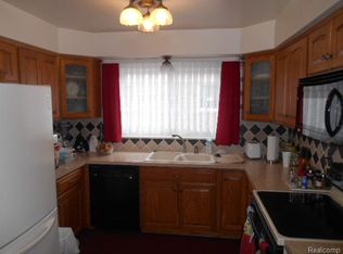 4945 Queen Dr, Sterling Heights, MI 48310