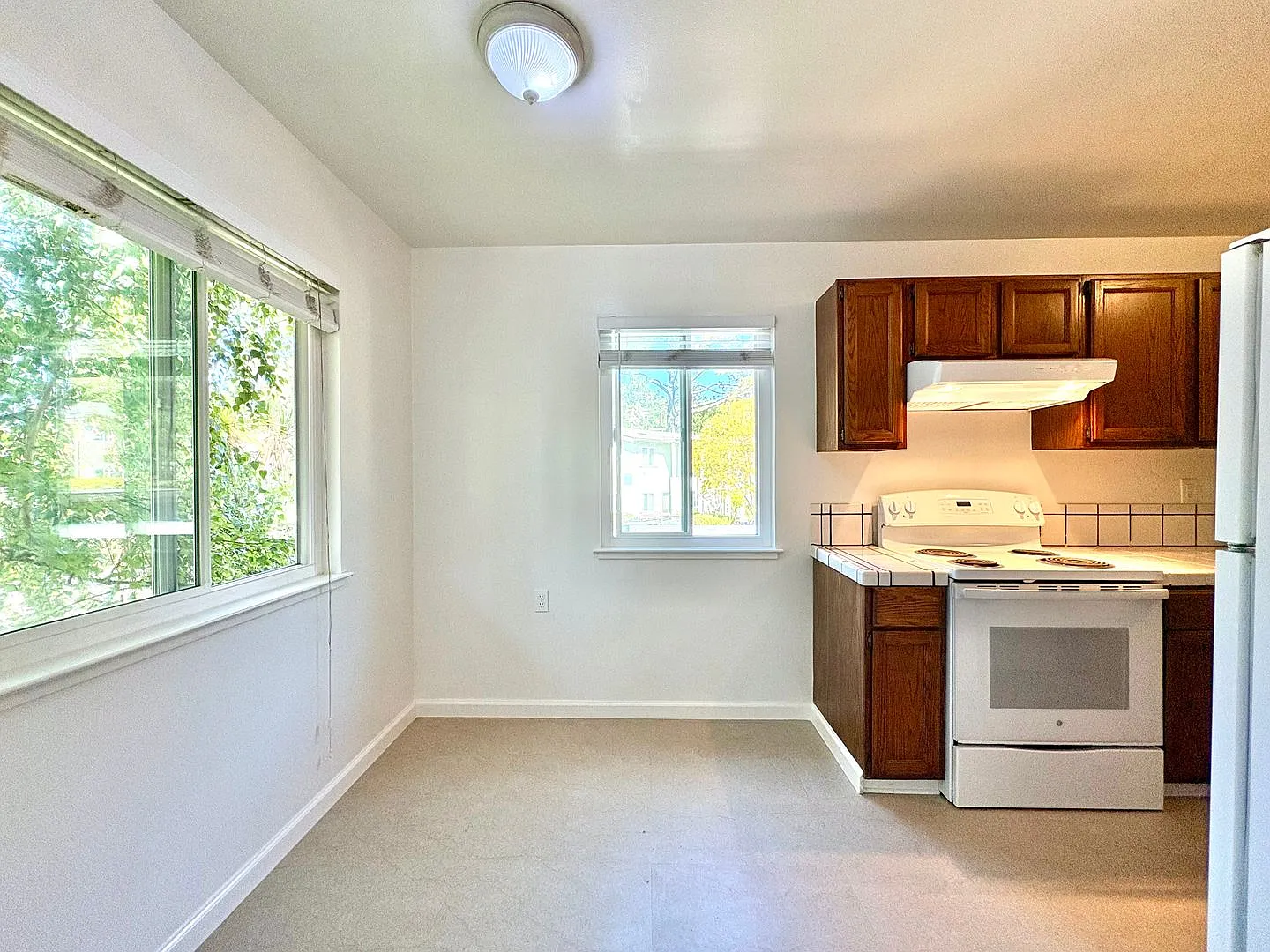Top floor 2 Bd/1 Ba Unit located in a prime Mill Valley location. — Photo 4