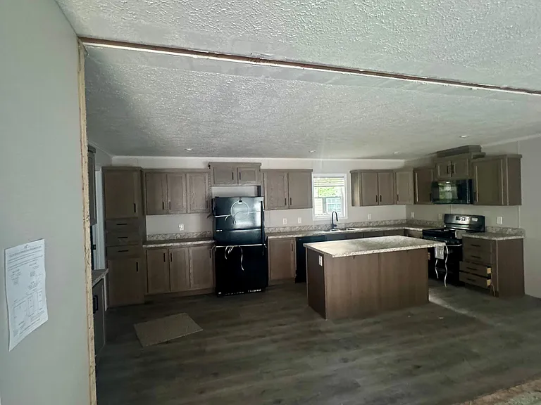 Belleville Manor — Photo 14