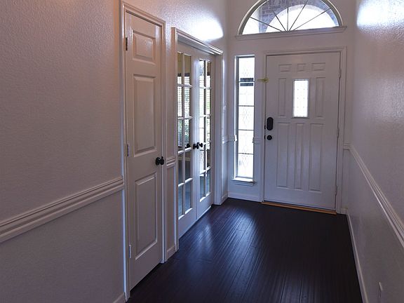 5th image of 6104 Charlotte Ln