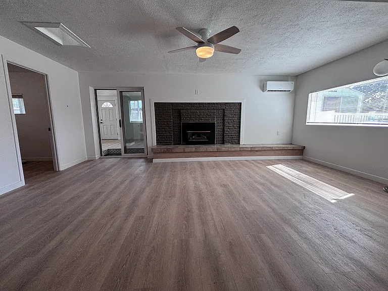 9402 Claremont Ave NE #B — Photo 9