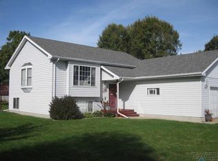 1099 Wyland Dr, Dell Rapids, SD 57022