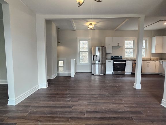 4th image of 2330 W Erie St #2F