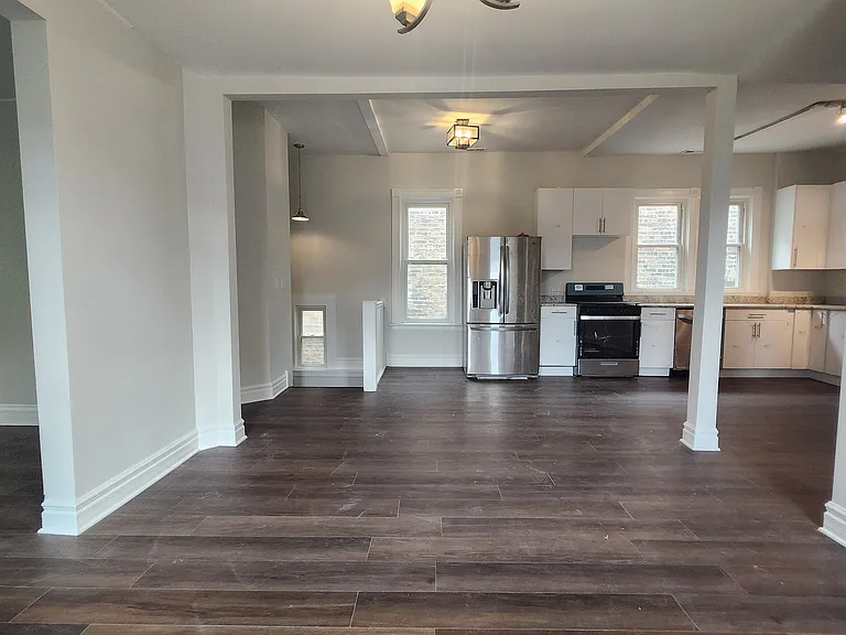 2330 W Erie St #2F — Photo 4