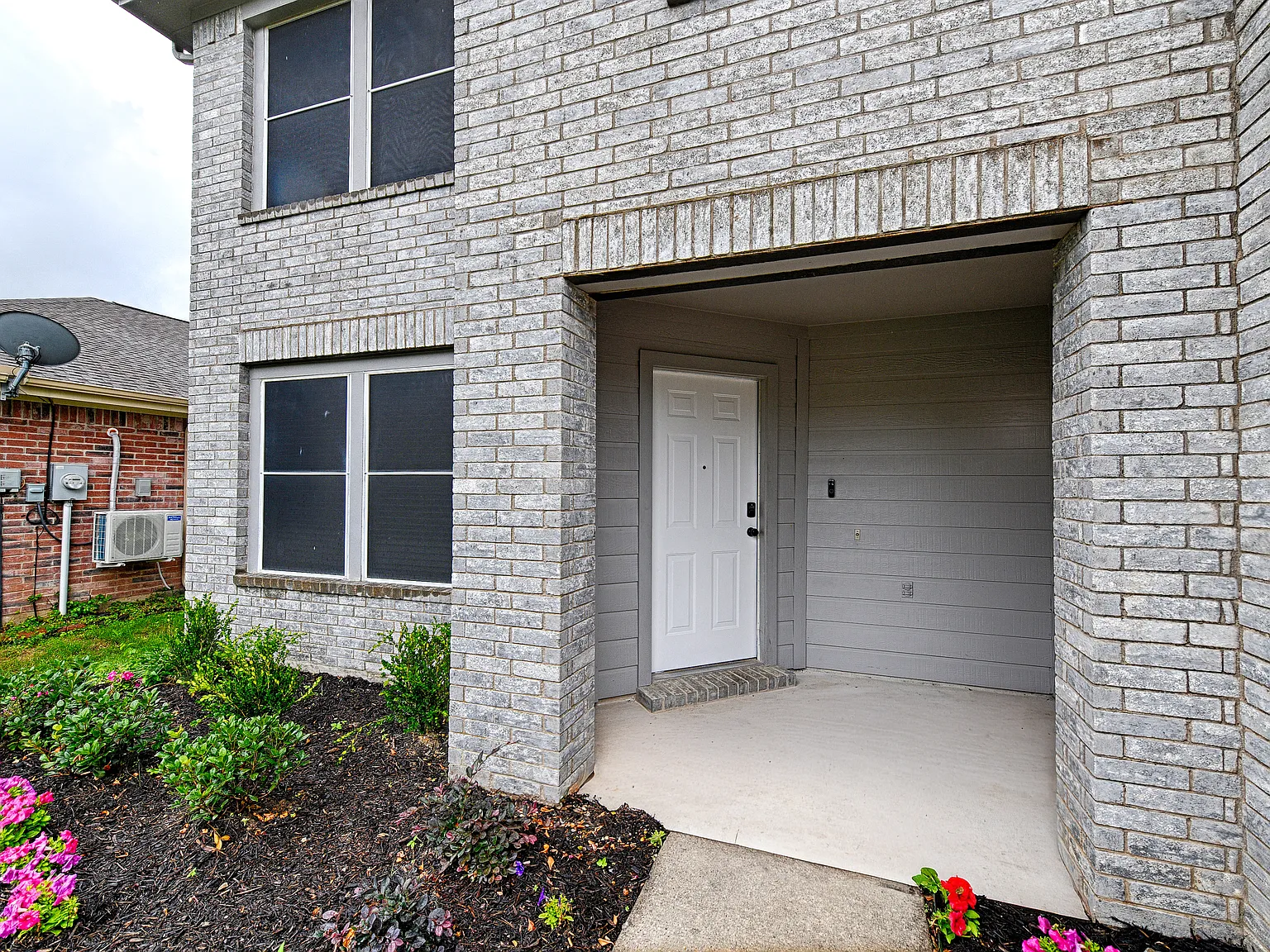 4 bed, 2354 sqft, $2,650 — Photo 2