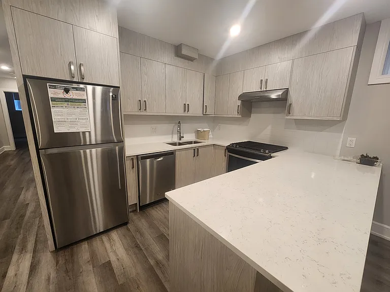 341 Tweedsmuir Ave #D — Photo 2